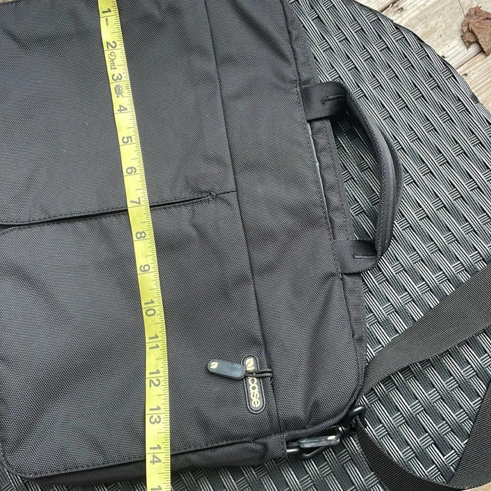 LIKE NEW- INCASE LAPTOP BAG (BLACK)
